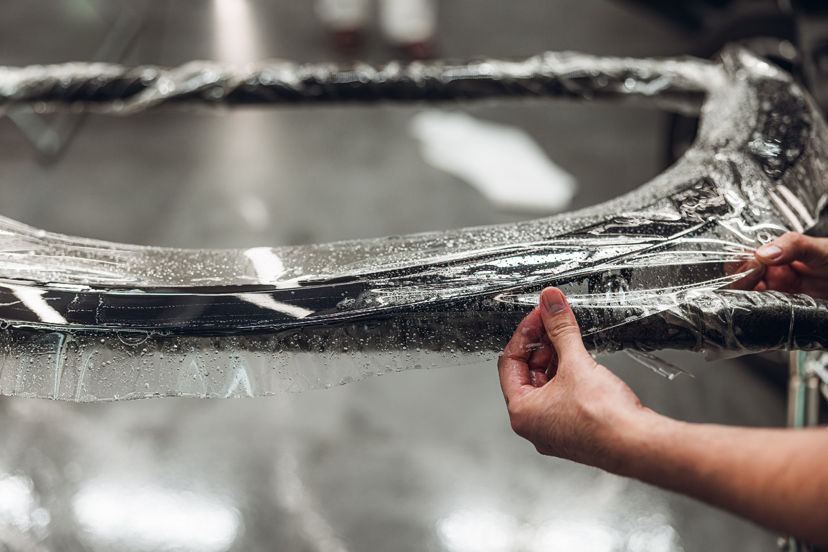 Установка PPF-плёнки на арки колес и пороги