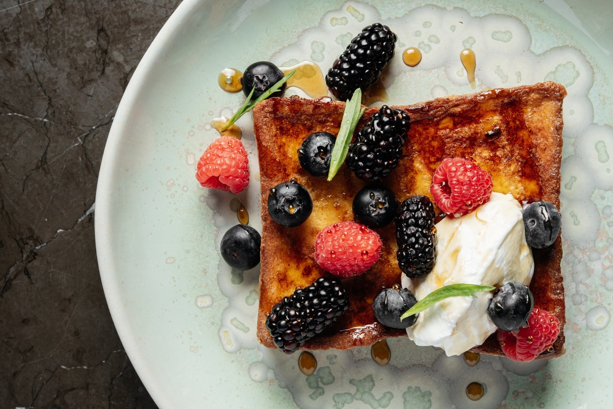     Новые рестораны не в центре, сеты, бранчи и завтраки: свежий гастрономический дайджест, с которым приятно начать год