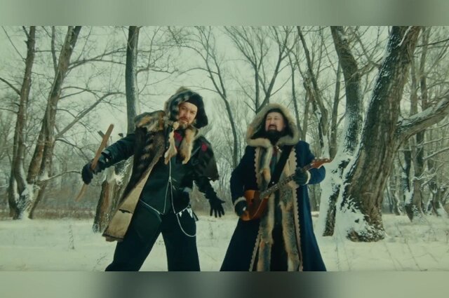    В новой версии композиция звучит сразу на двух языках. Фото: скриншот YouTube