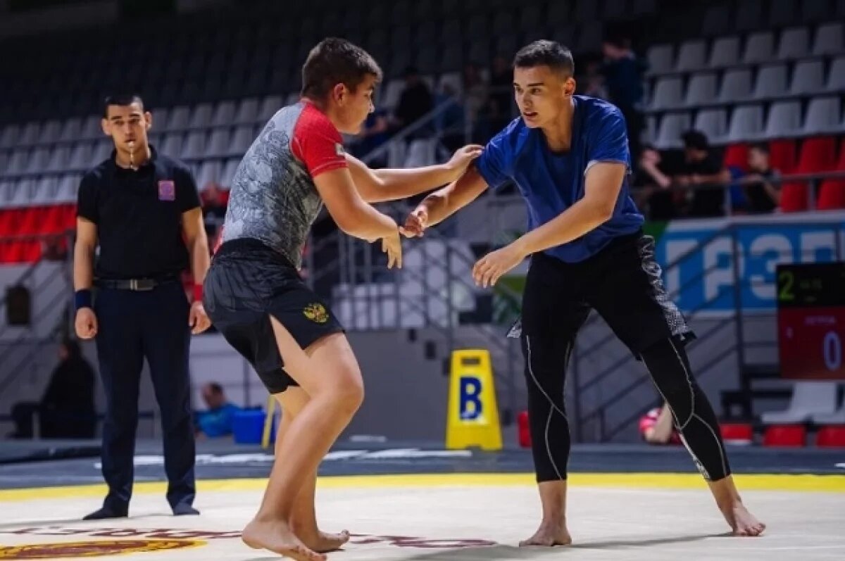    До избиения Тихон (справа) успешно занимался грэпплингом, но теперь тренировки пришлось приостановить.