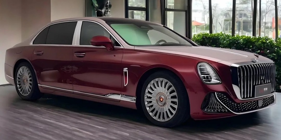 "Президентский" седан Hongqi Guoya со стеклянными перегородками внутри будут продавать в России