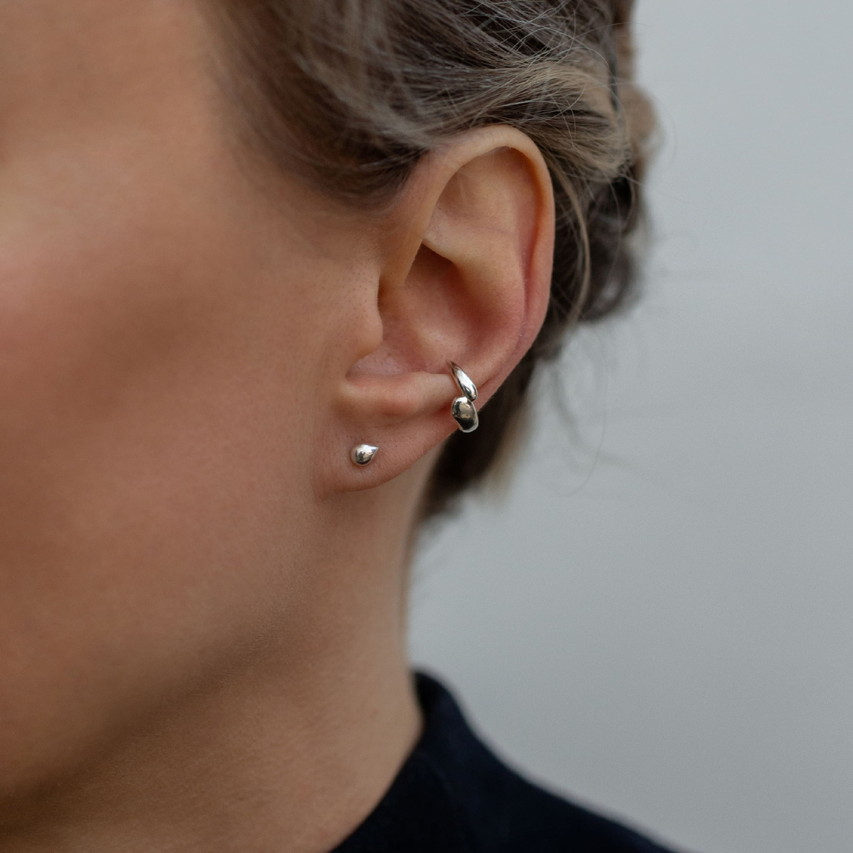 Кафф Abbracio и серьги Grano