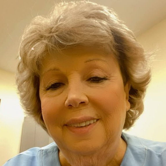     Лариса Рубальская вспомнит, как «Были юными и счастливыми»