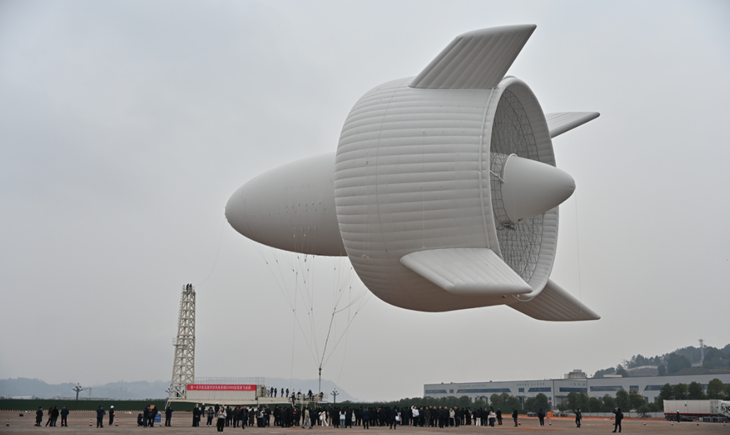    По конструкции S2000 напоминает футуристический дирижабль