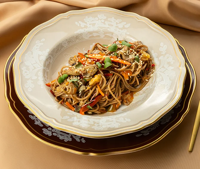 "Соба со свининой в соусе терияки" / Изображение: AlphaChef