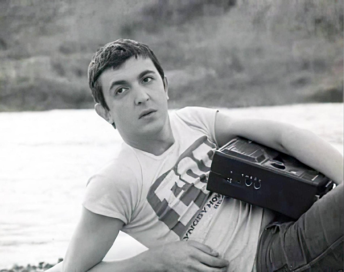    Игорь Золотовицкий в молодости, 1985 год. Кадр из фильма «Непрофессионалы»