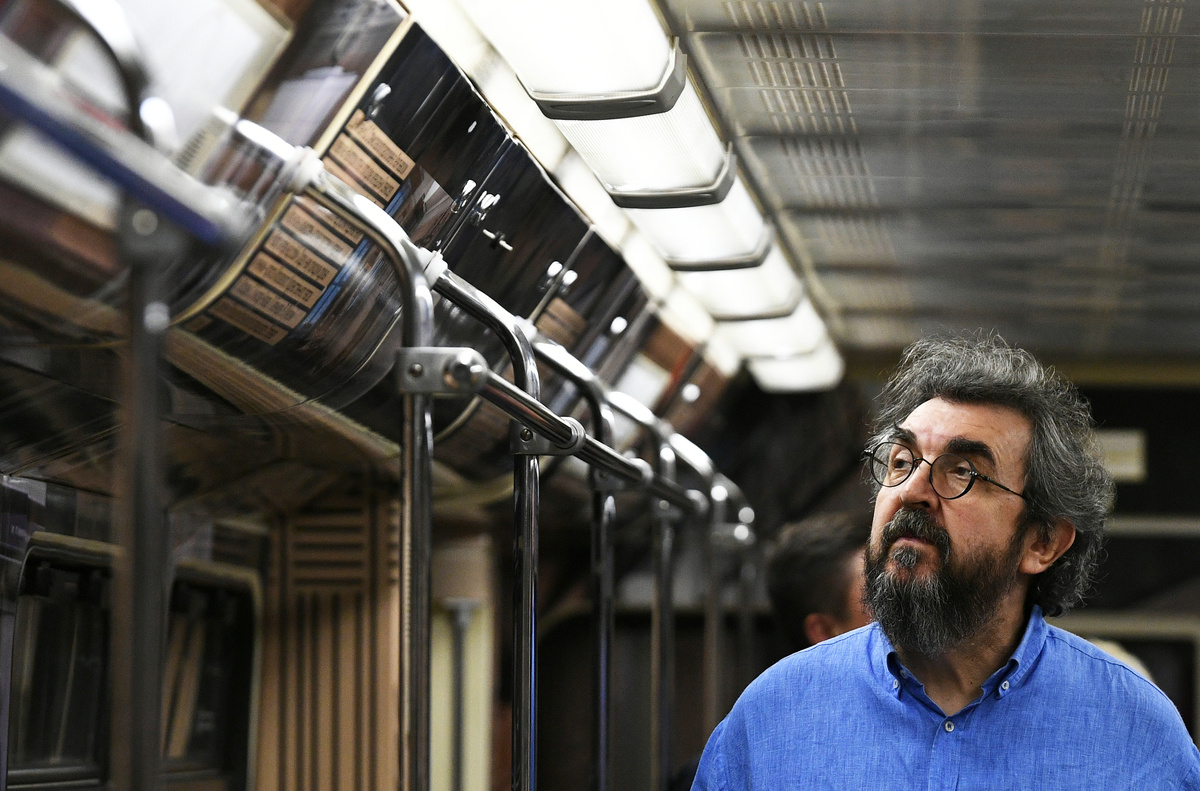    В 1979—1983 годах Золотовицкий учился в Школе-студии им. Вл.И. Немировича-Данченко при МХАТ им. Максима Горького на курсе Виктора Монюкова и после выпуска присоединился к труппе театра. Он дебютировал в спектакле «Три толстяка» по роману Юрия Олеши / РИА Новости