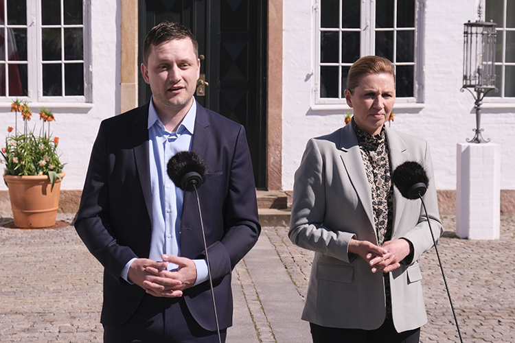    Накануне премьер Гренландии Йенс-Фредерик Нильсен заявил, что предпочел бы Данию США, если бы встал перед выбором.   
Фото: © Zhang Yuliang/XinHua / www.globallookpress.com