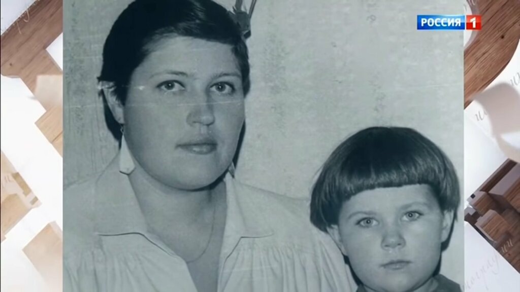 Екатерина Порубель с мамой в детстве. Фото: СтарХит
