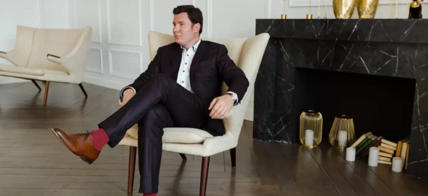 Артур Владимирович Каплан — российский журналист, медиаменеджер, преподаватель Школы журналистики им. Владимира Мезенцева при Центральном Доме журналиста, член Союза журналистов России, Ph.D in politics (Georg-August-Universität). 