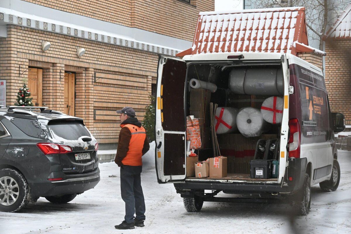 Илья Питалев / @РИА Новости
Перевозка вещей певицы Ларисы Долиной.