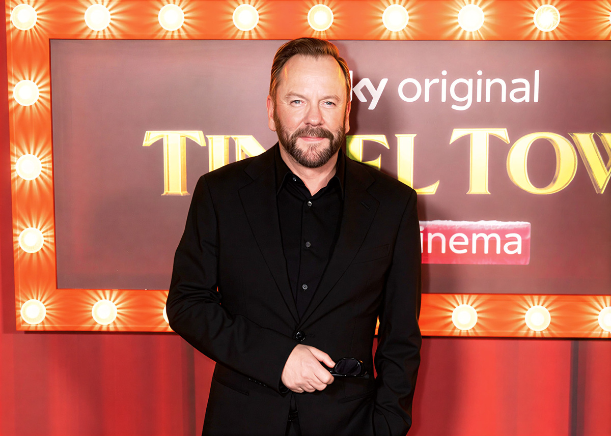 Кифер Сазерленд посетил мировую премьеру фильма «Голливуд» в кинотеатре Vue Leicester Square 27 ноября 2025 года в Лондоне, Англия. | Саймон Аккерман / Автор/WireImage