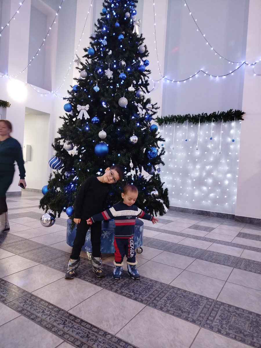Сфотографировались с Ёлочкой