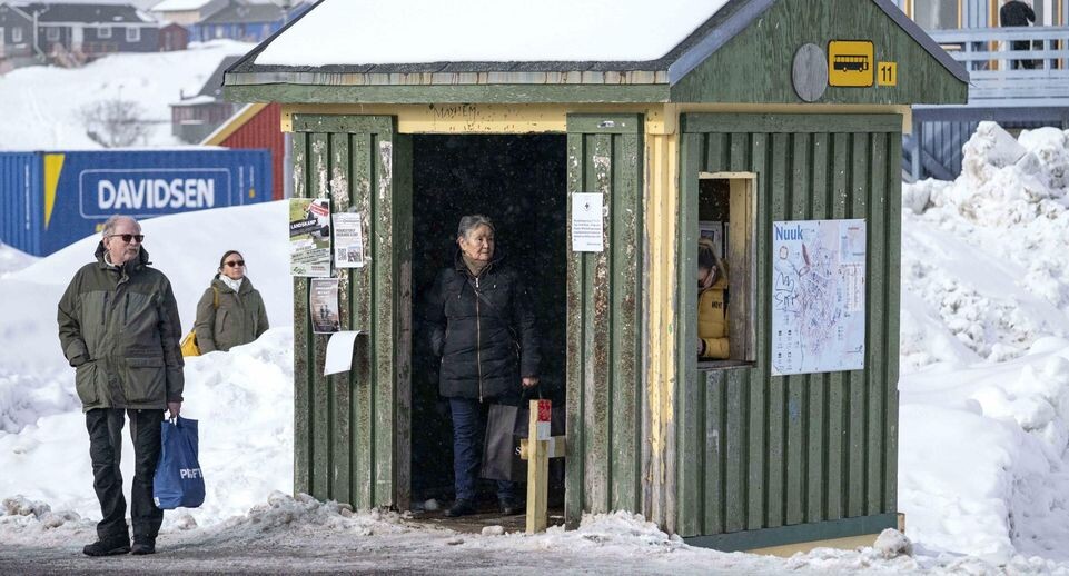    Жители Гренландии на остановке. Johan Nilsson / TT / www.globallookpress.com