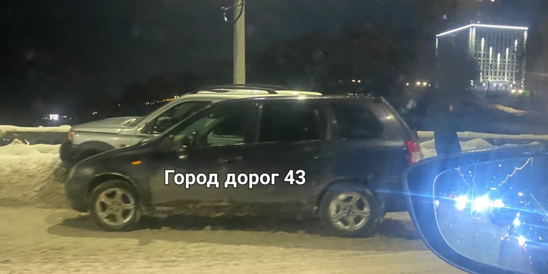 Из-за очередного ДТП на Старом мосту заречная часть Кирова намертво встала в пробке