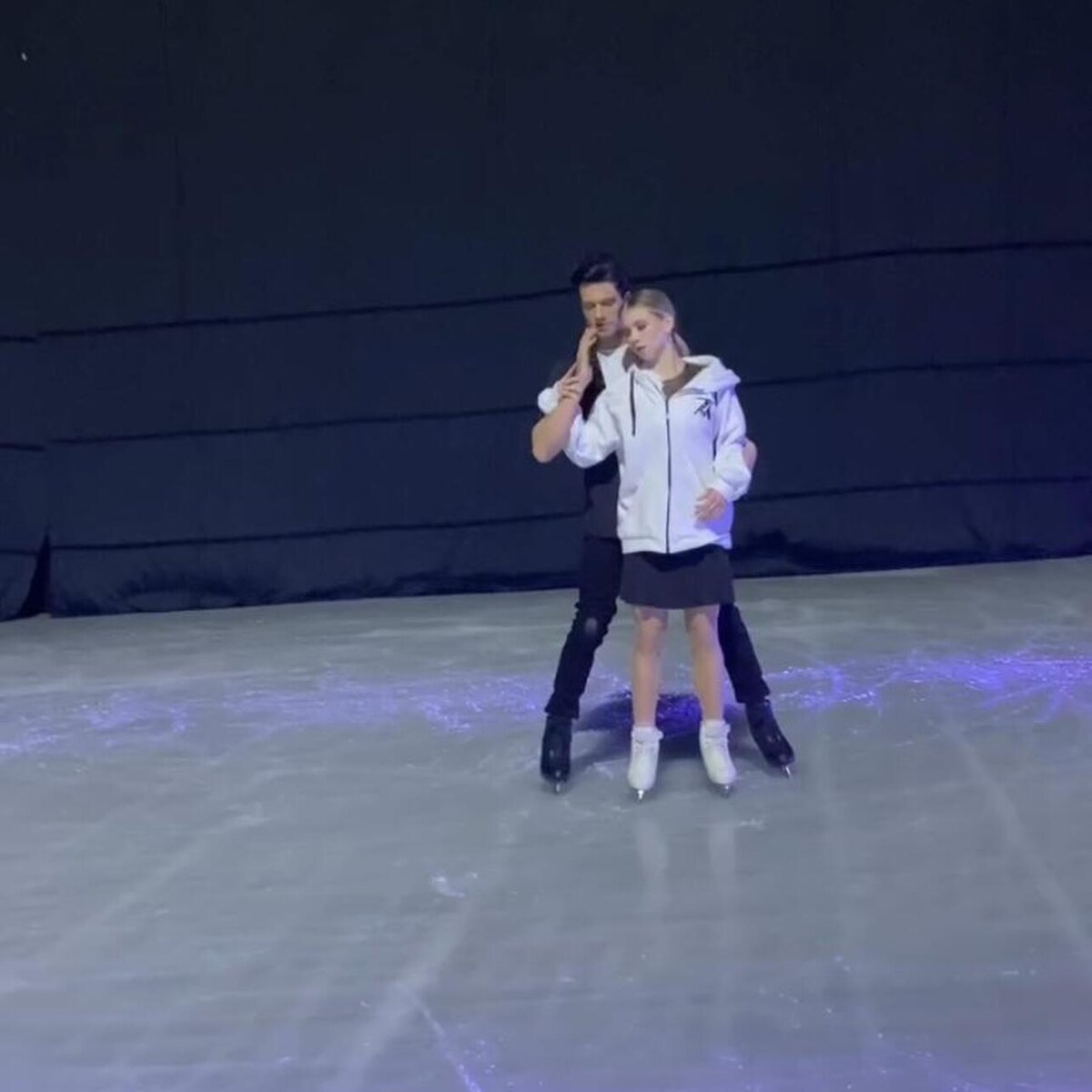    Александра Трусова и Иван Жвакин Кадр из видео