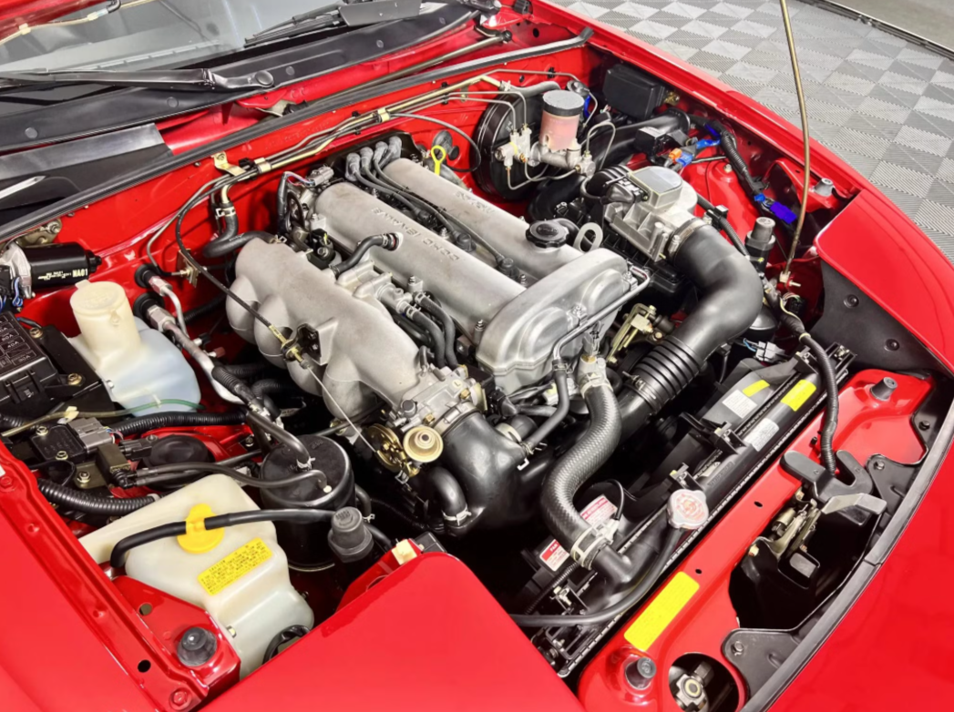 Подкапотное пространство Mazda MX-5 первого поколения