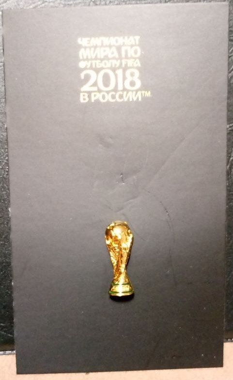 Значок - "ЧМ по футболу 2018 в России". Фото Автора.