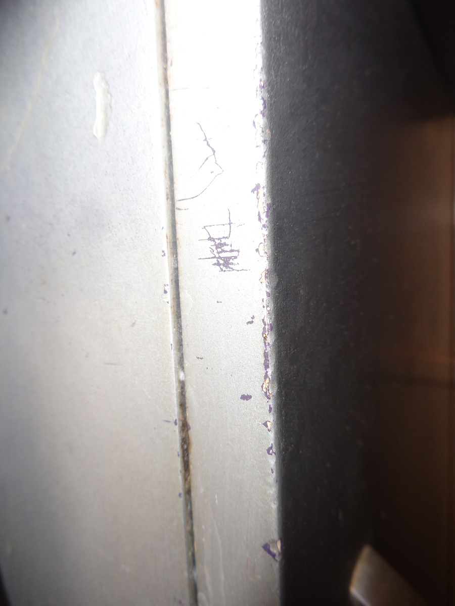 спустя 5 лет дверцы уже выглядят  не очень и трубуют обновления