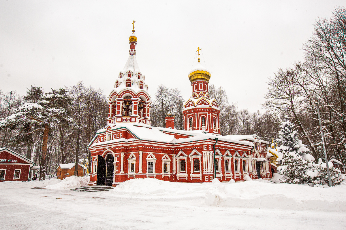 Церковь иконы Божией Матери "Знамение" в усадьбе Знаменское-Губайлово. Красногорск, Московская область. Фото автора статьи 