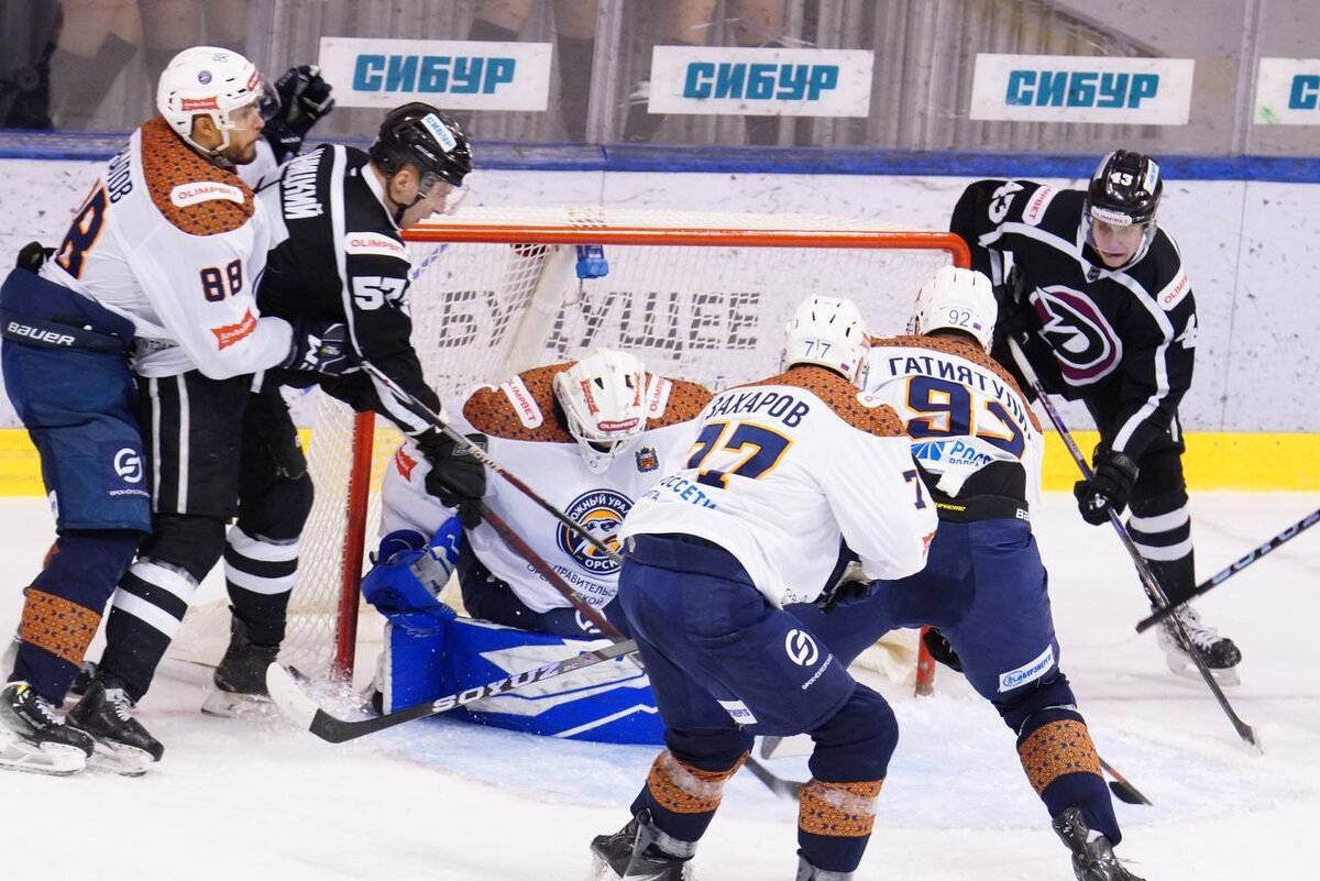    Команда «Рубин» одержала победу над ХК «Южный Урал» со счетом 6:1