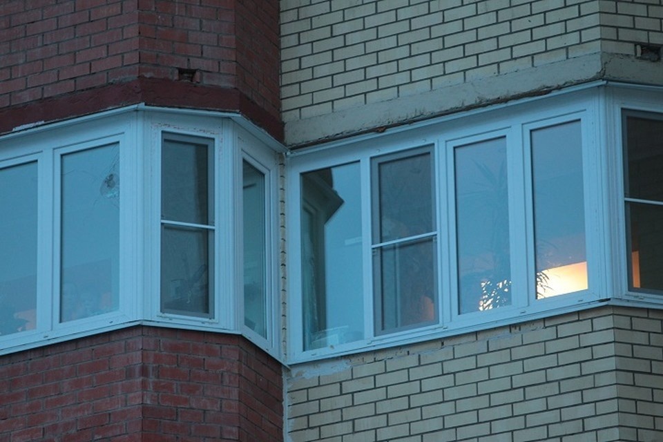    Среди версий горожан — атака БПЛА, взрыв бытового газа, банальные петарды. Владимир ВЕЛЕНГУРИН