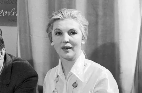 Элеонора Валерьевна Беляева-ведущая "Музыкального киоска" Из картинок Янекса