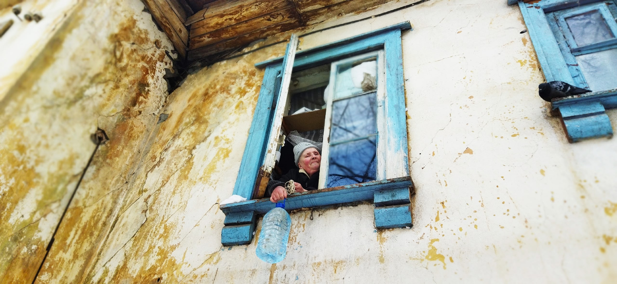 Валентина Калмыкова живет в Уфе в аварийном доме уже четыре года одна без воды и без тепла.