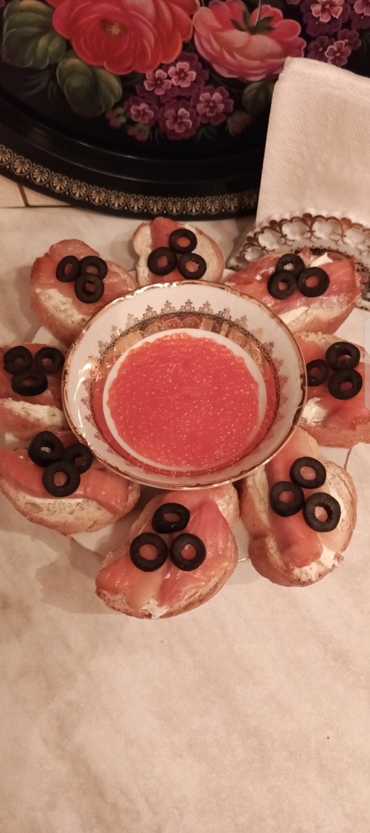 Икра форели и бутерброды с форелью. Фото автора.