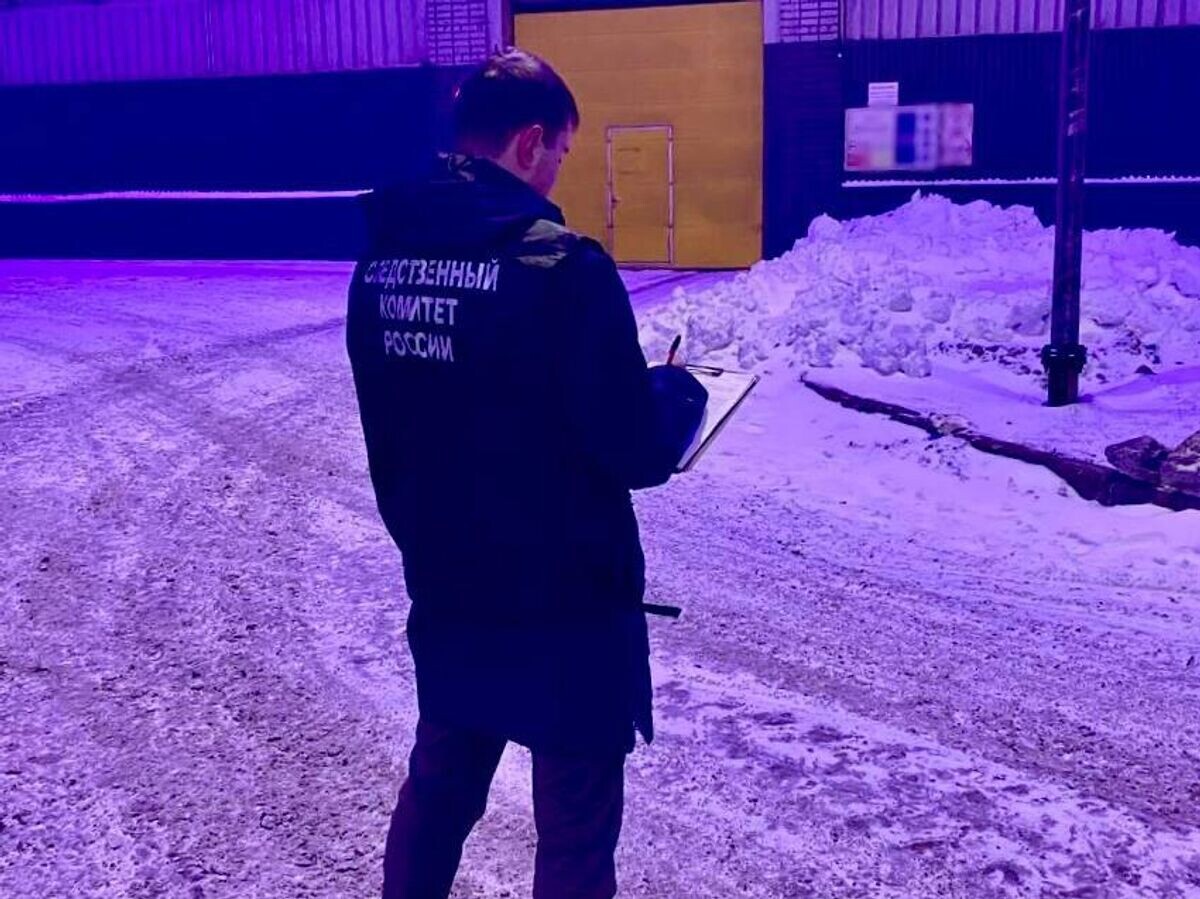    Работа СК РФ на месте происшествия, где двое рабочих погибли в цехе промпредприятия в Череповце | © Фото : СУ СК России по Вологодской области/Telegram