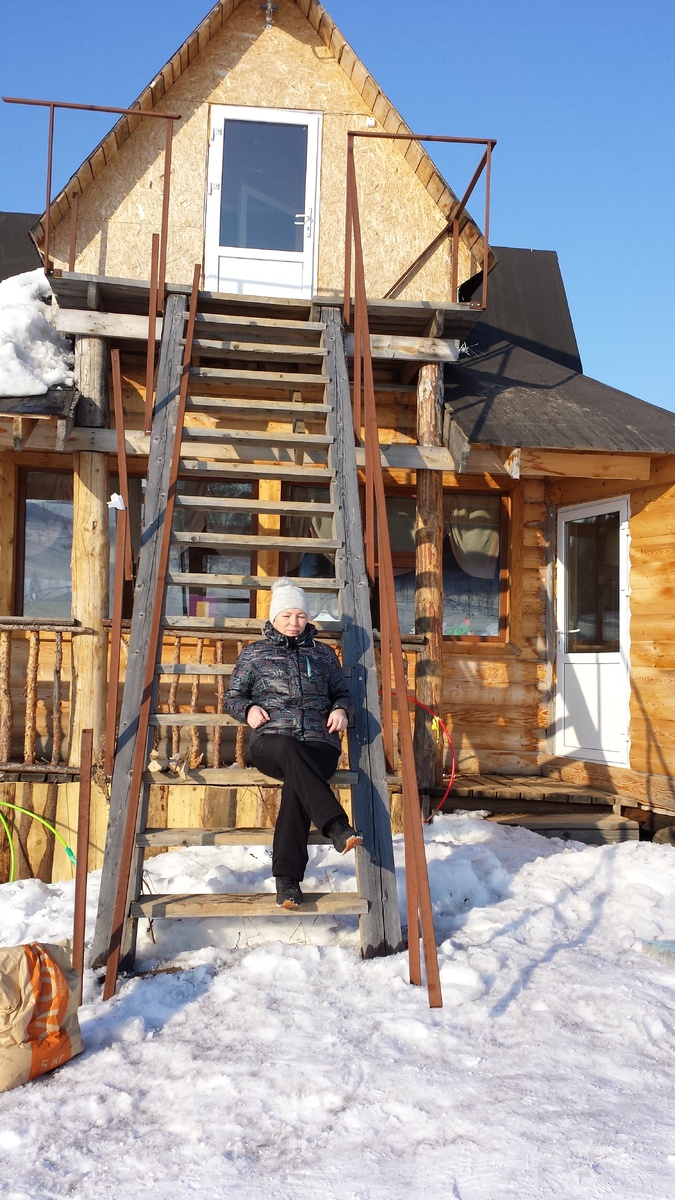 это я у кафе ,устала и присела отдохнуть