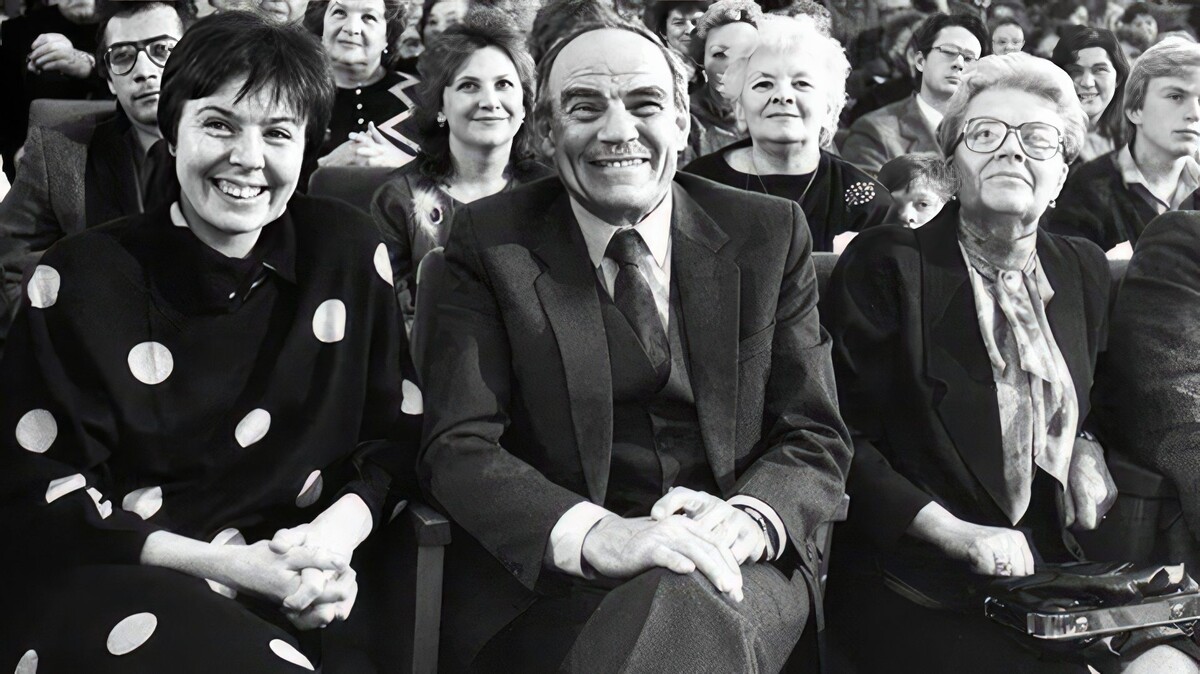 Михаил Глузский с женой и дочкой.