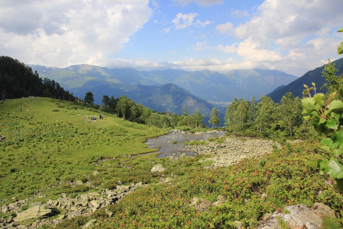 Просто красивая картинка. Это Коля ходил в поход в горы на Кавказ