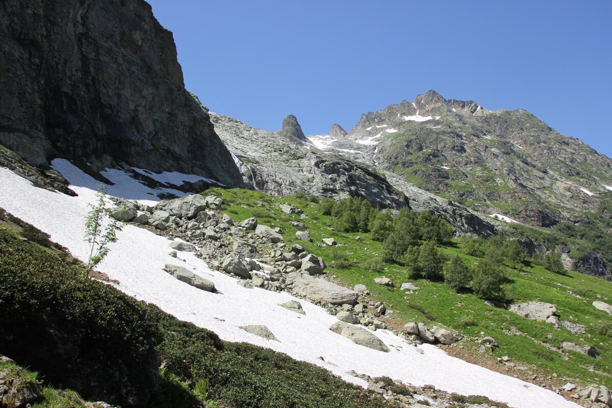 Просто красивая картинка. Это Коля ходил в поход в горы на Кавказ