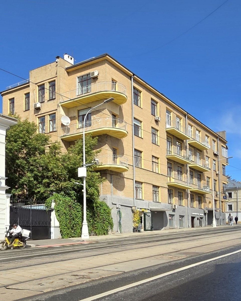 Яузский бульвар, 14/8 - Дом кооператива «Квартирохозяин» 1930 года, архитектор Волокишин