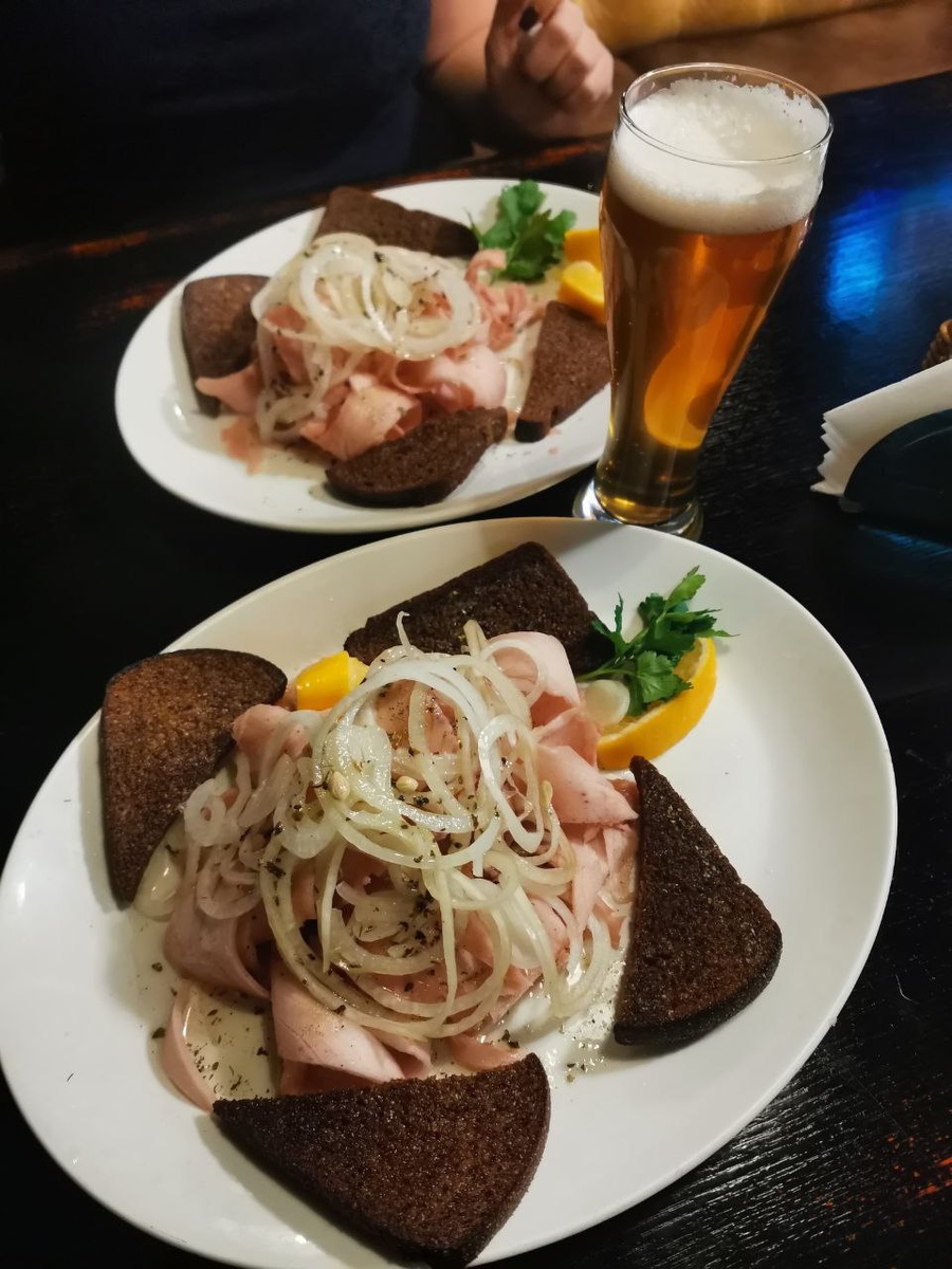 Вот так подается строганина из пиламиды. Фото из личного архива.