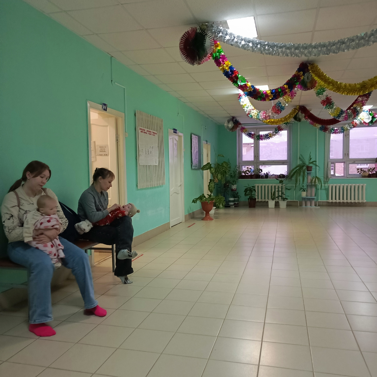 Хорошие моменты. Любуюсь мамочками с маленькими детьми. Сколько в этом любви, духовного божественного замысла о человеке . Так хочется, чтобы такой период ничем не омрачался. Вспоминаю своих детей в этом возрасте. Мне просто не хотелось жить.