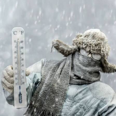 · Период: 13-17 января, особенно с 14 января.
· Характер погоды: Аномально холодная погода. Среднесуточная температура будет ниже климатической нормы на 7°С и более.
· Температурный режим:
  · Ночью: опустится до -33...-36°C.
  · Днем: составит около -25°C.
· Ветер и осадки: Ветер слабый, 2-7 м/с. Осадков практически не ожидается.

В такие морозы берегите себя и близких: пореже выходите на улицу, одевайтесь очень тепло и заботьтесь о своем здоровье