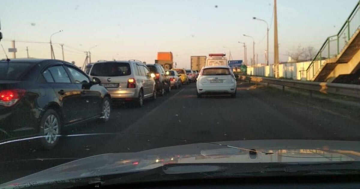 Восточный обход, который превратился в пробочный обход. Источник: https://kubnews.ru/obshchestvo/2019/04/09/vostochnyy-obkhod-krasnodara-stoit-v-10-ballnoy-probke/