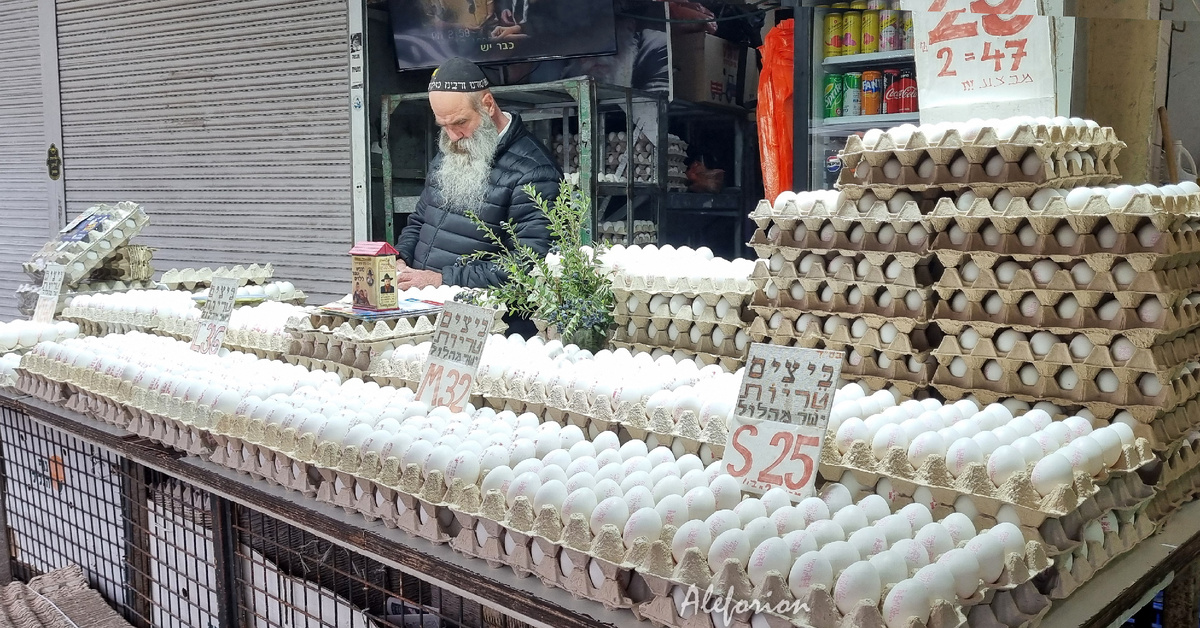 На рынке всё дешевле и экзотичнее.