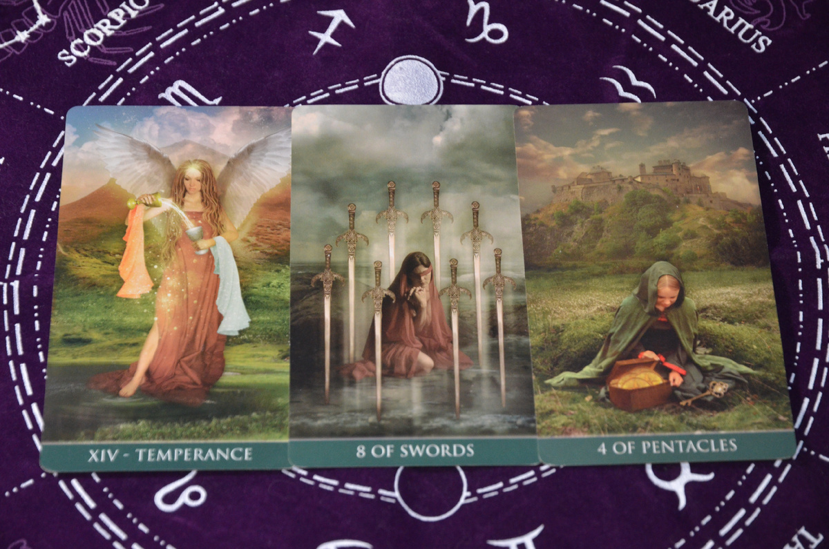 Магия и Таро простыми словами. Расклад Таро: "Трудности в отношениях: анализ мыслей, эмоций, действий мужчины и перспективы."