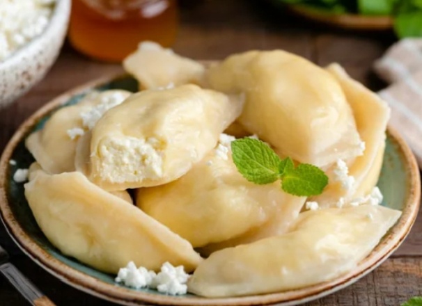 Вареники с творогом: пошаговый рецепт нежнейших вкусняшек