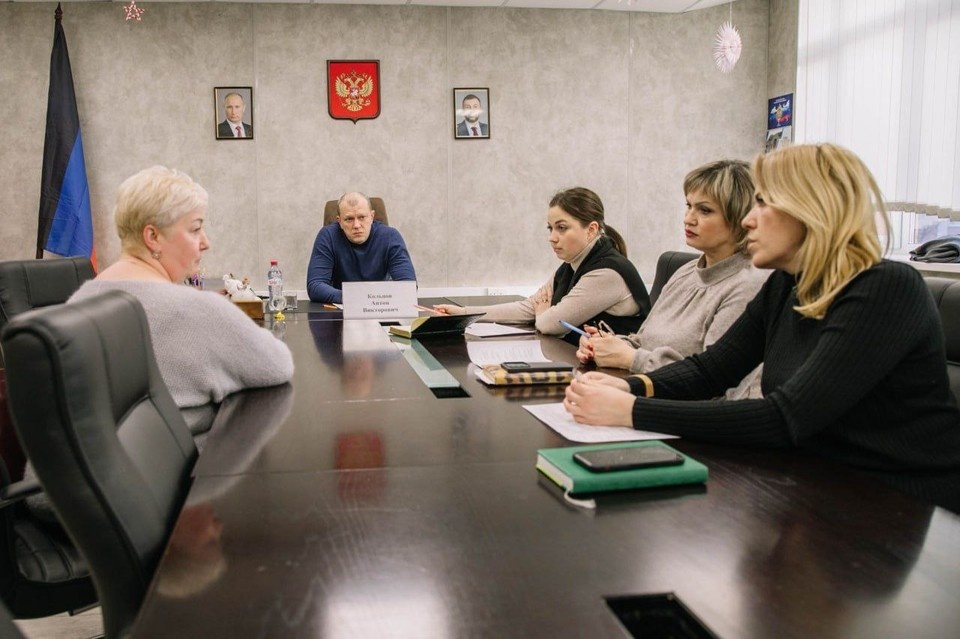    Основной из тем обсуждения стала перерегистрация прав собственности на недвижимость. Фото: ТГ/Кольцов