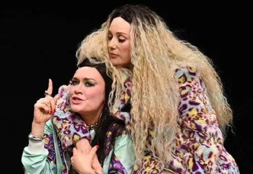    Дочь Владимира Машкова и Чулпан Хаматова выступают в провальном спектакле. Фото: кадр видео