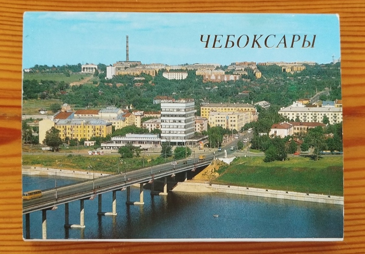 Комплект из 18 стандартных цветных фотоснимков, отпечатанных в Типографии издательства "Коммунар" (1990)