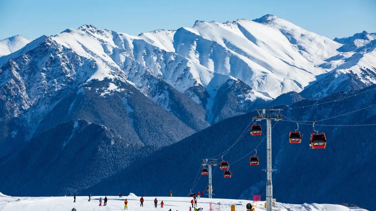    Горнолыжный курорт «Архыз». © MANTERA