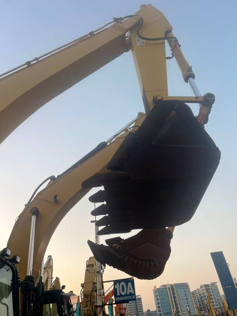 Куплю экскаватор Komatsu