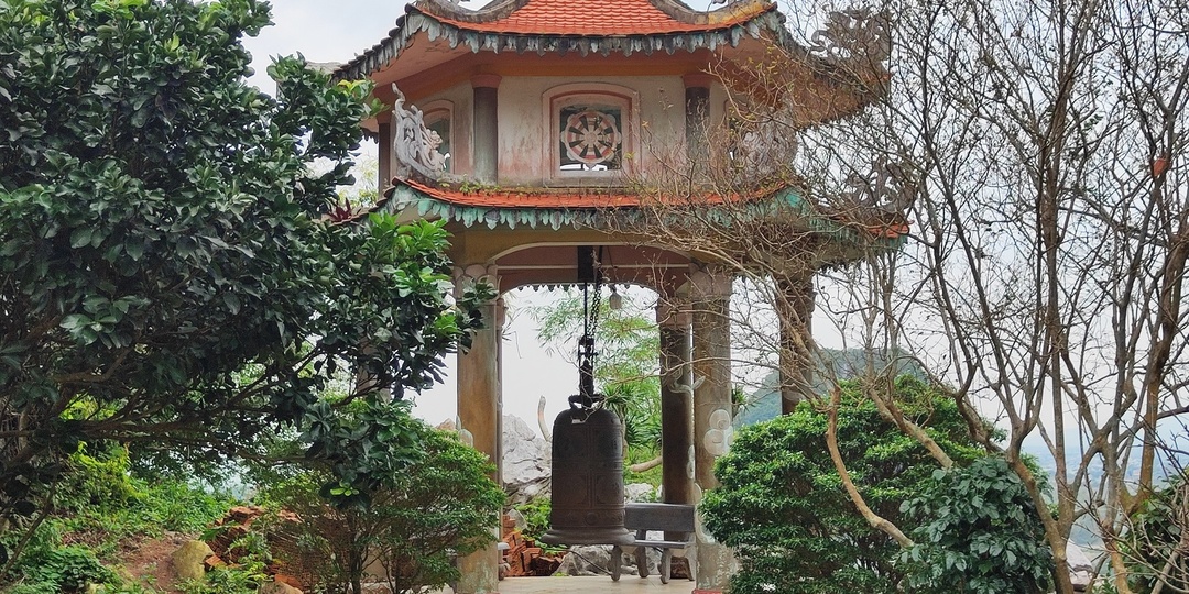 Дневник зимовки. День 52. Дананг: подсмотрели обряд освящения отеля, Мраморные горы, невероятные пещеры, пагоды и смотровые площадки