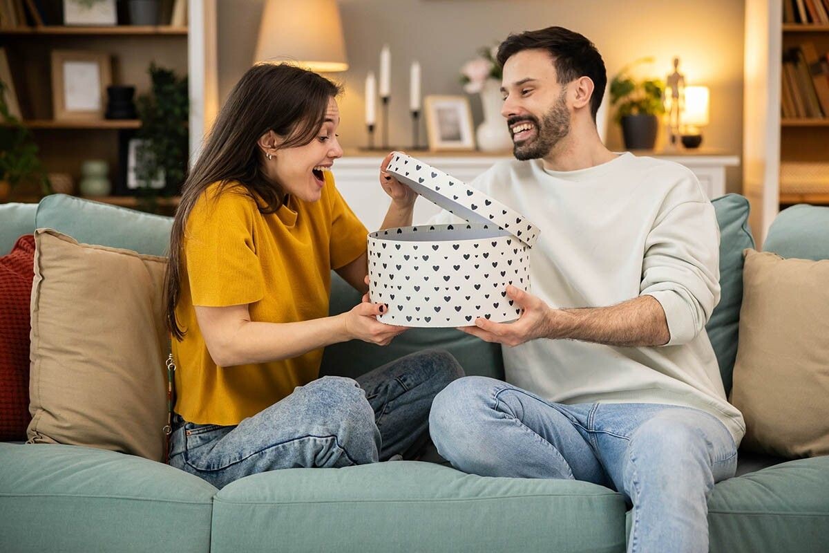 Вишлист помогает выбрать реально нужный подарок. Источник: Dejan Sarec / Shutterstock / FOTODOM📷
