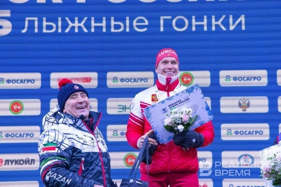    Ильшат Фардиев на награждении Александра Большунова. Реальное время / realnoevremya.ru